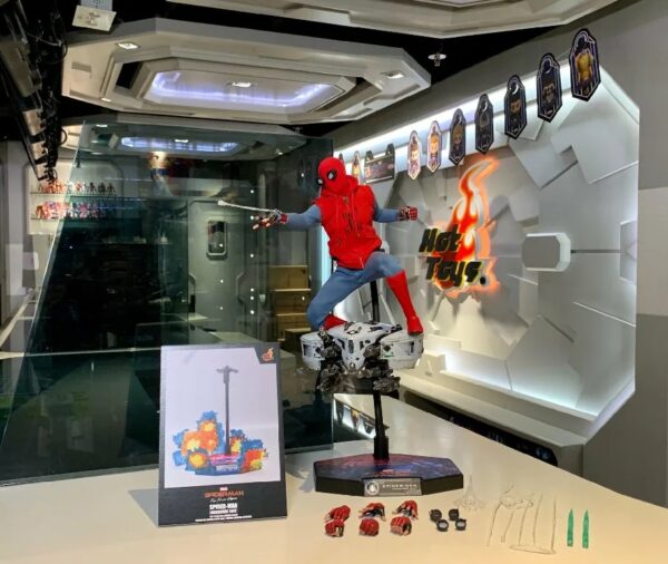 Hot Toys- Spiderman Homemade Suit